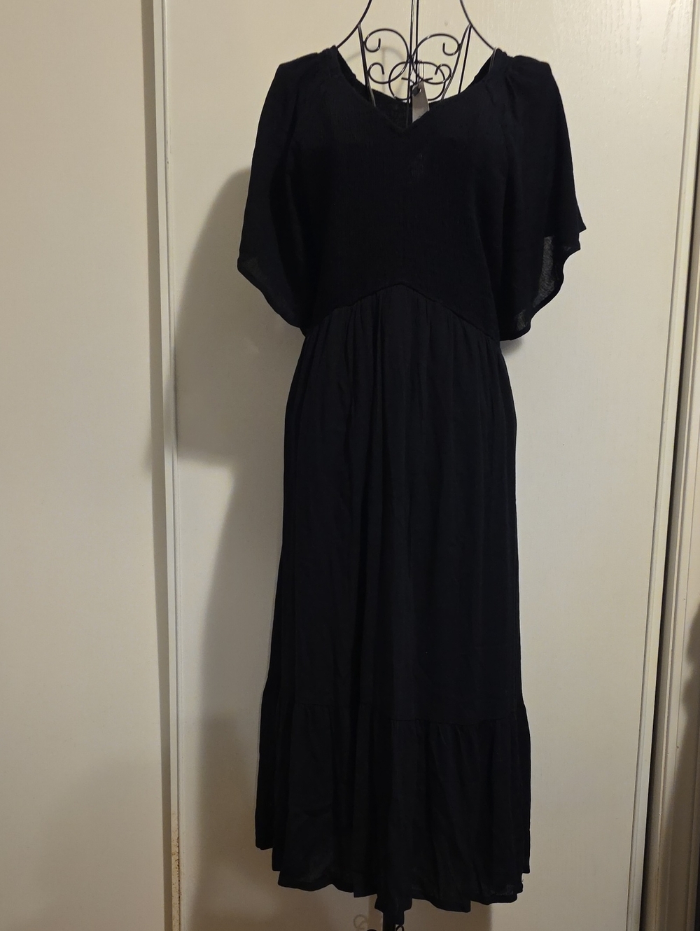 Black Women’s Flowing Midi Dress